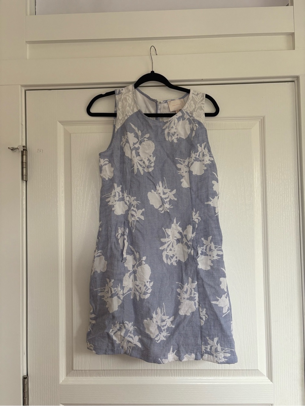 SKIES ARE BLUE Light Blue Lace Top